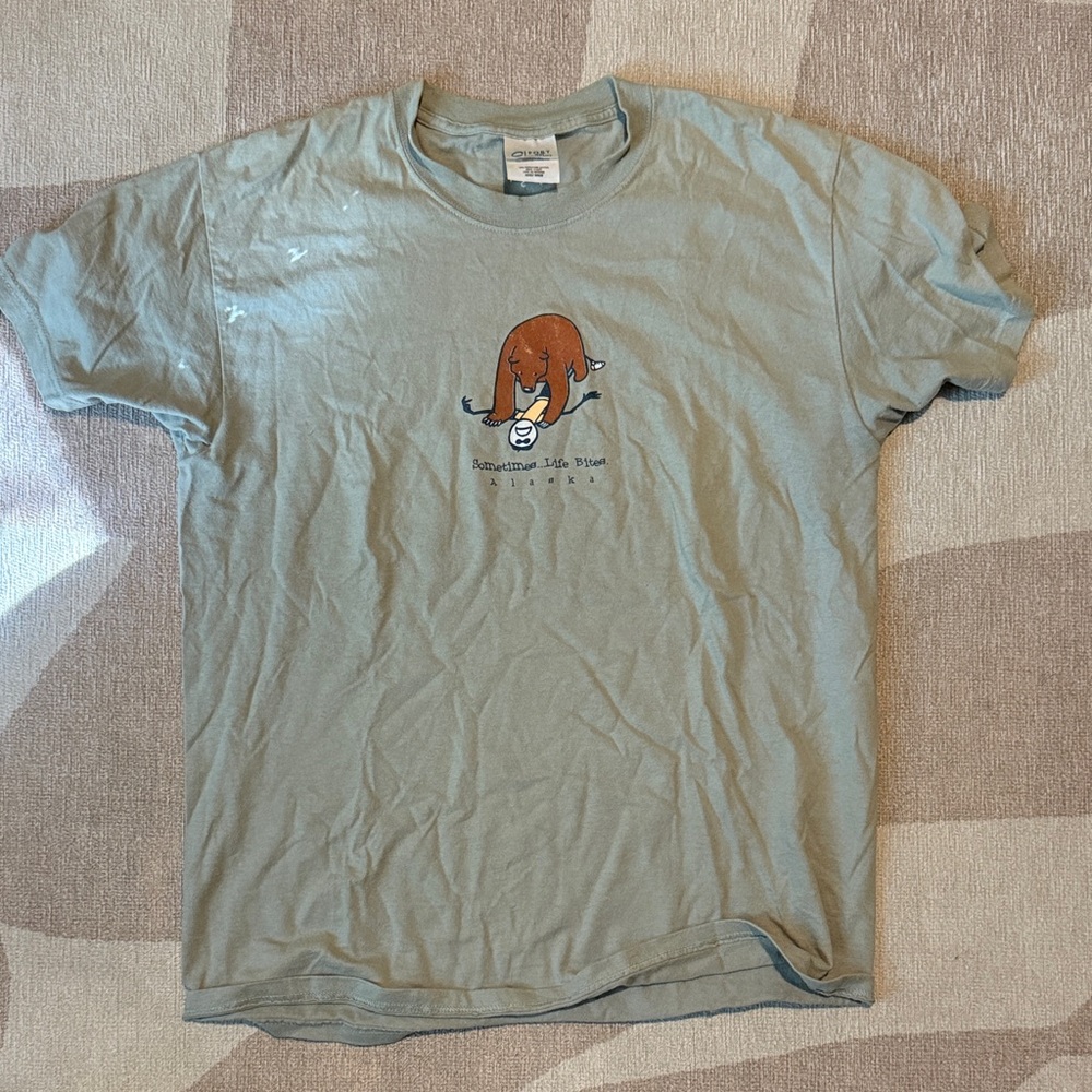 Alaska Life Bites Funny Graphic T-Shirt Size Medium